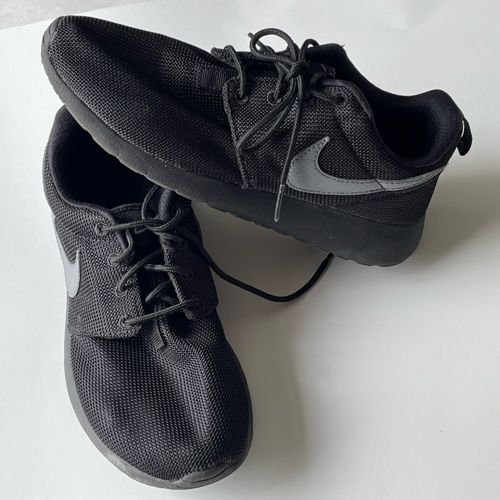 Nike Women’s Roshe One Black Running Shoes 6.5